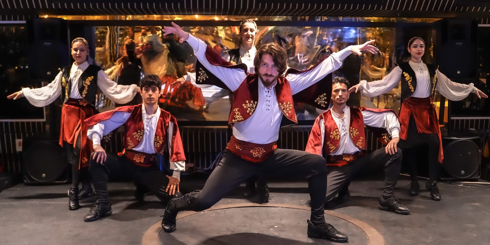 Fiesta Package 25 : BOSPHORUS DINNER CRUISE & TURKISH NIGHT SHOW (VIP TABLE VIP LARGE MENU WITH DRINKS)