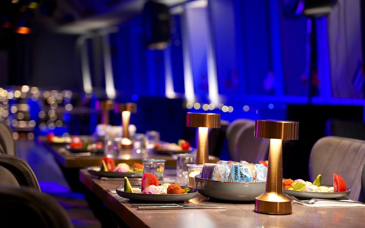 Fiesta Package 19 : DINNER CRUISE WITH BIRTHDAY CAKE AND SONG - BEST TABLE