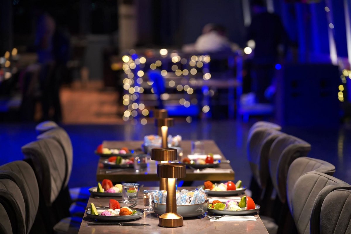 Fiesta Package 19 : DINNER CRUISE WITH BIRTHDAY CAKE AND SONG - BEST TABLE