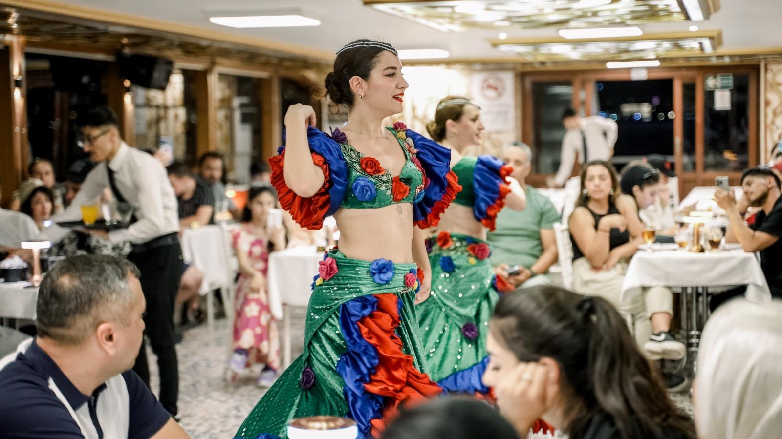 Fiesta Package 3 : Bosphorus Dinner Cruise - ( Unlimited Non Alcoholic Drinks + Dinner + Turkish Shows + Meeting Point)- Private Close to Show Table