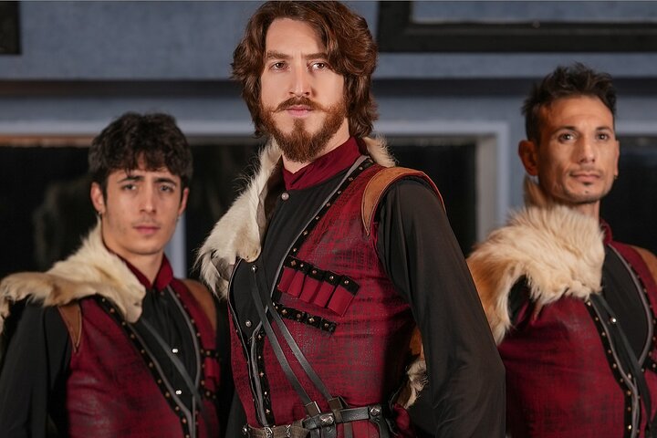 Fiesta Package 11 : Bosphorus Dinner Cruise (Soft Drinks & Local Alcohols + Dinner + Hotel Transfer + Turkish Show )- Standart Table