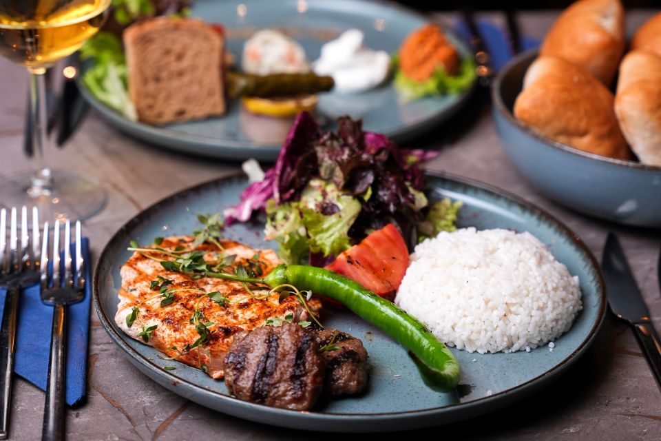 Fiesta Package 14: Romantic Love Table with the Large Menu