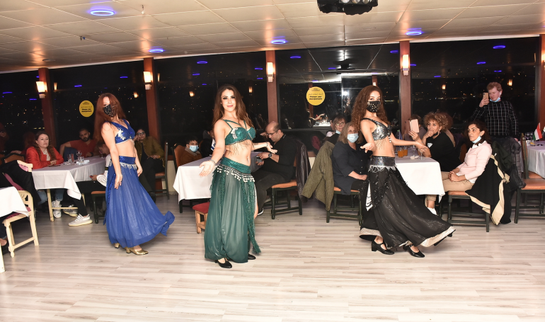 Fiesta Package 2 : Bosphorus Cruise + Turkish Shows + Hotel Transfer