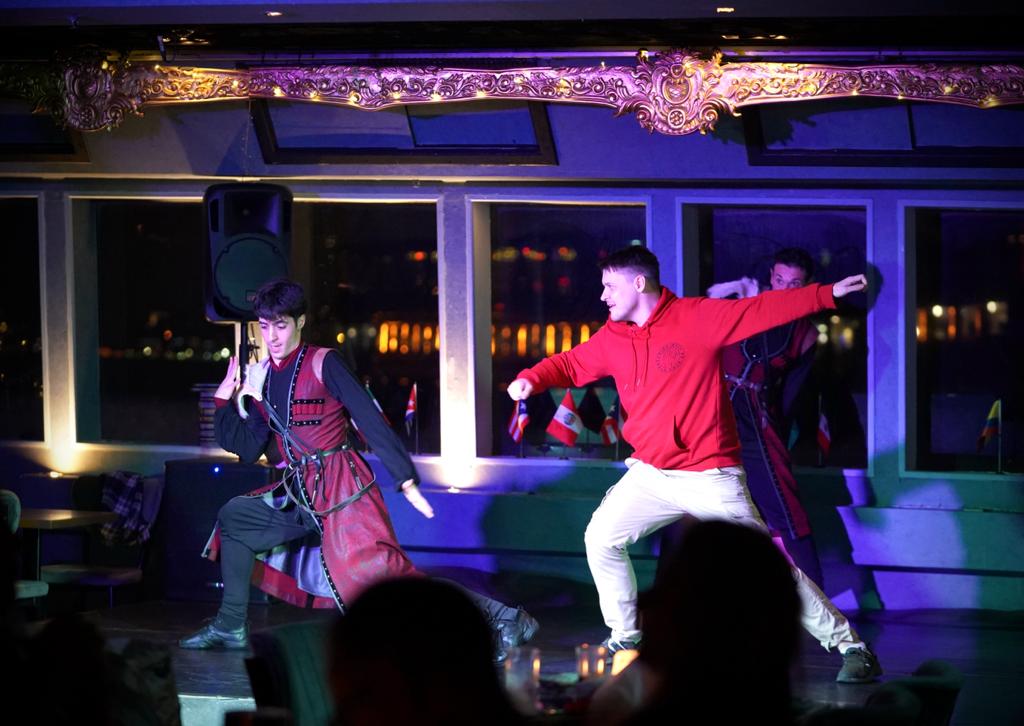 Fiesta Package 12 : Bosphorus Dinner Cruise (Soft Drinks & Local Alcohols + Dinner + Pick Up and Drop off and Turkish Shows )- Close to Show Table