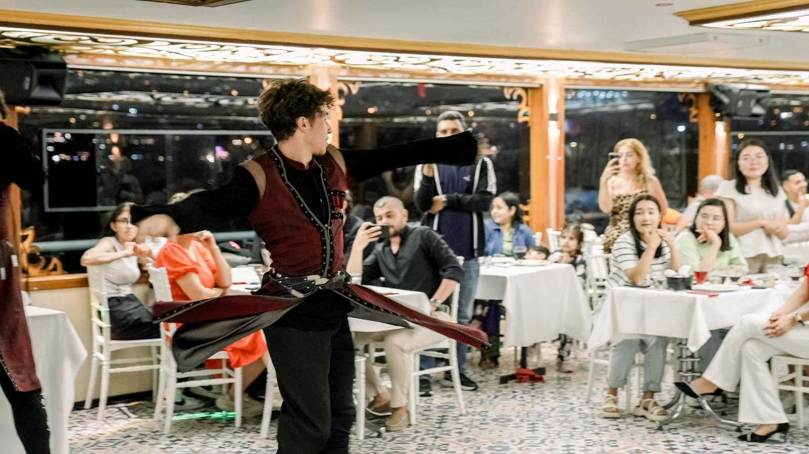 Fiesta Package 1 : Bosphorus Cruise + Soft Drinks and Turkish Shows