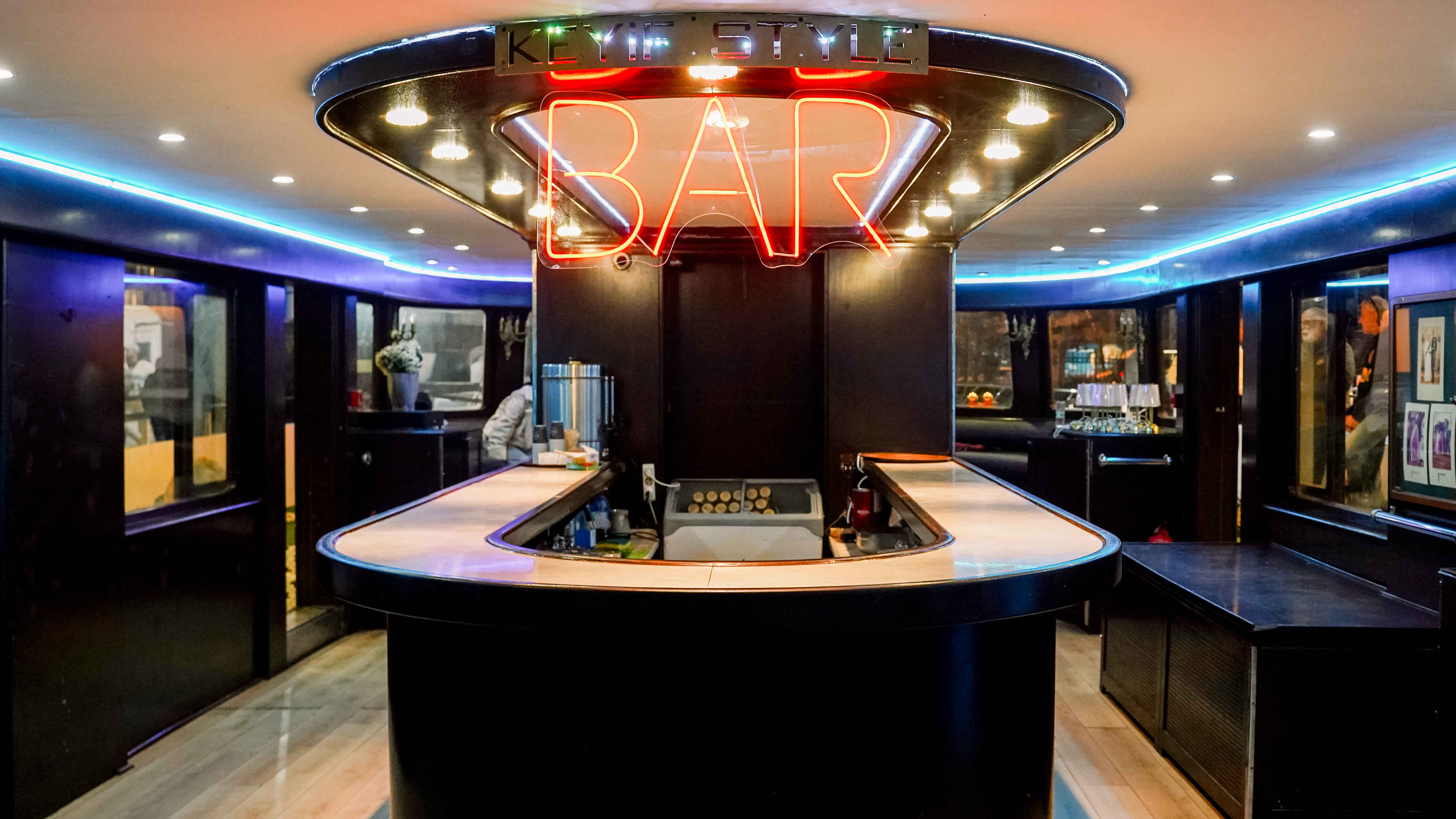 Glow Package 2 : Bosphorus Dinner Cruise with Turkish Night Show - CLOSE TO SHOW (MIDDLE) TABLE - NON ALCOHOL