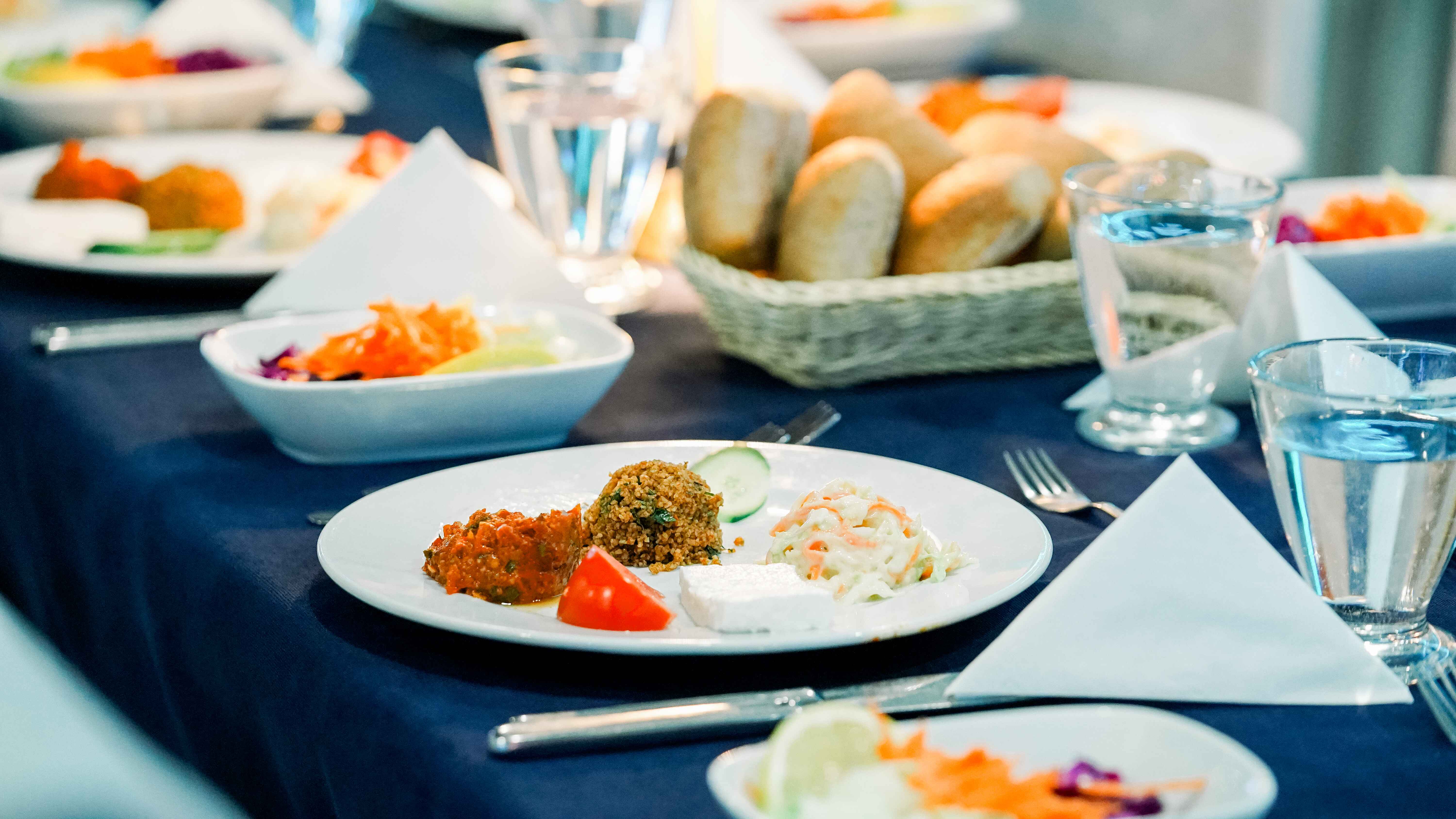 Glow Package 3 : Bosphorus Dinner Cruise with Turkish Night Show - VIP (FRONT) TABLE - NON ALCOHOL