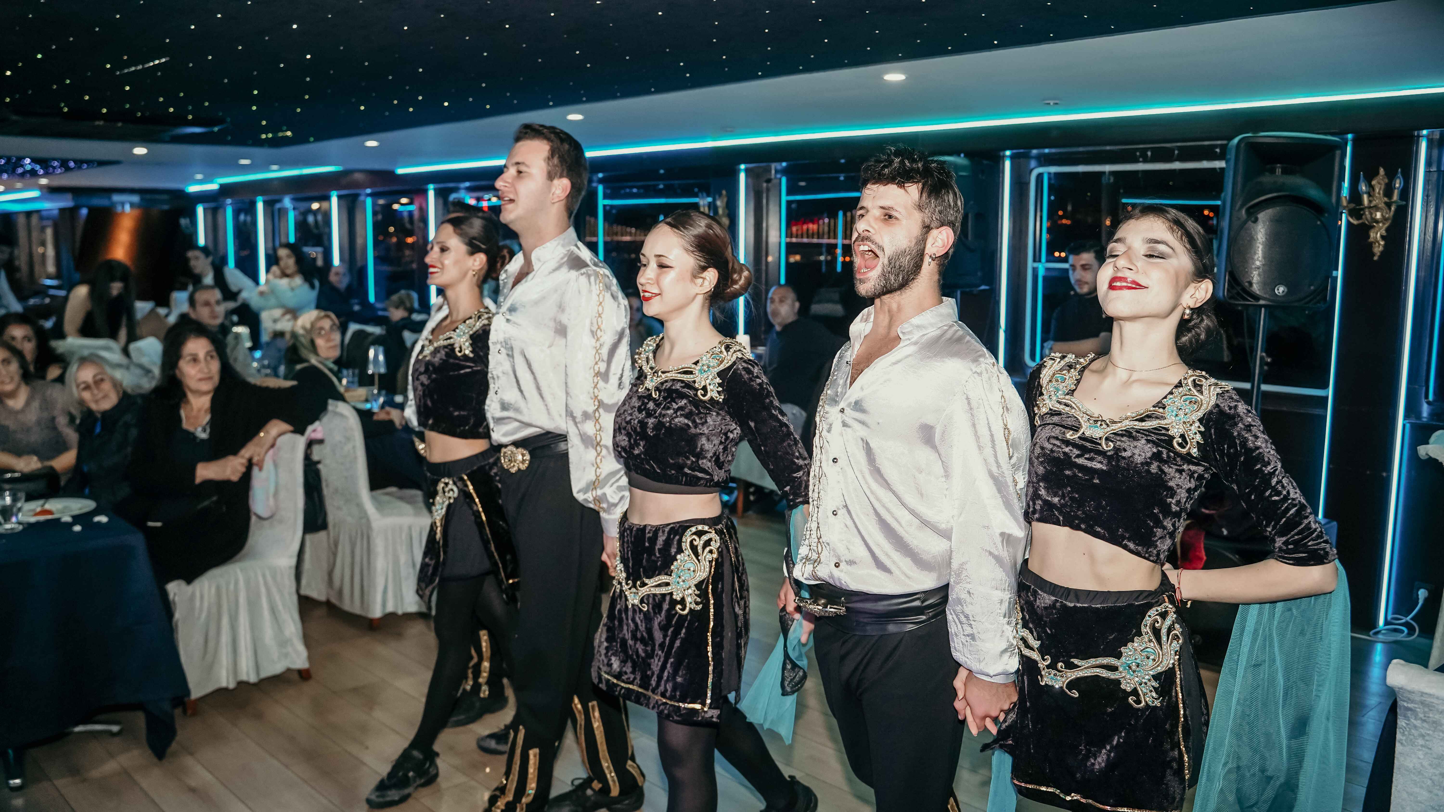 Glow Package 5 : BOSPHORUS DINNER CRUISE AND TURKISH SHOWS - CLOSE TO SHOW (MIDDLE) TABLE - WITH ALCOHOL