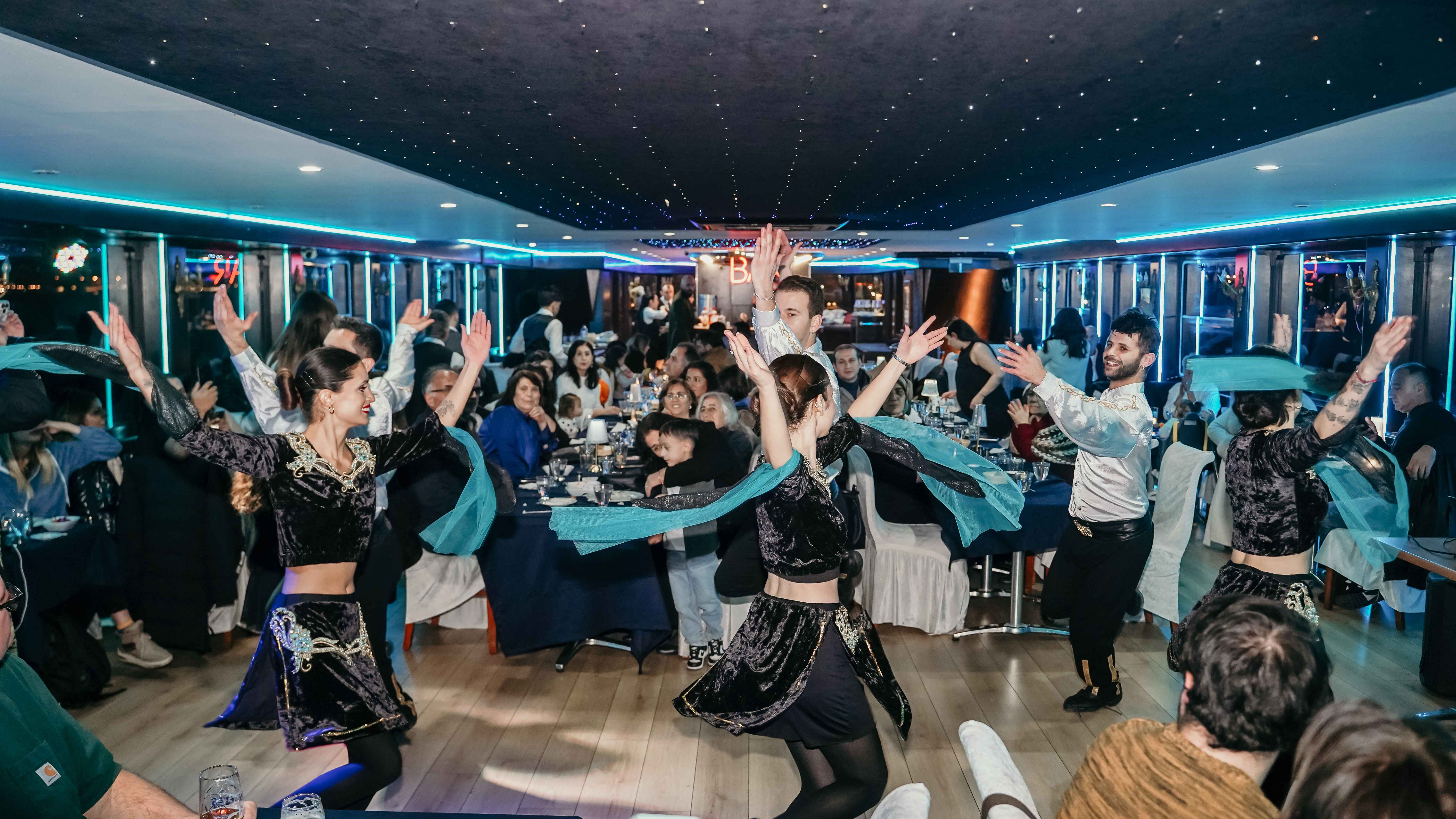 Glow Package 6 : BOSPHORUS DINNER CRUISE AND TURKISH SHOWS - VIP (FRONT) TABLE WITH ALCOHOL