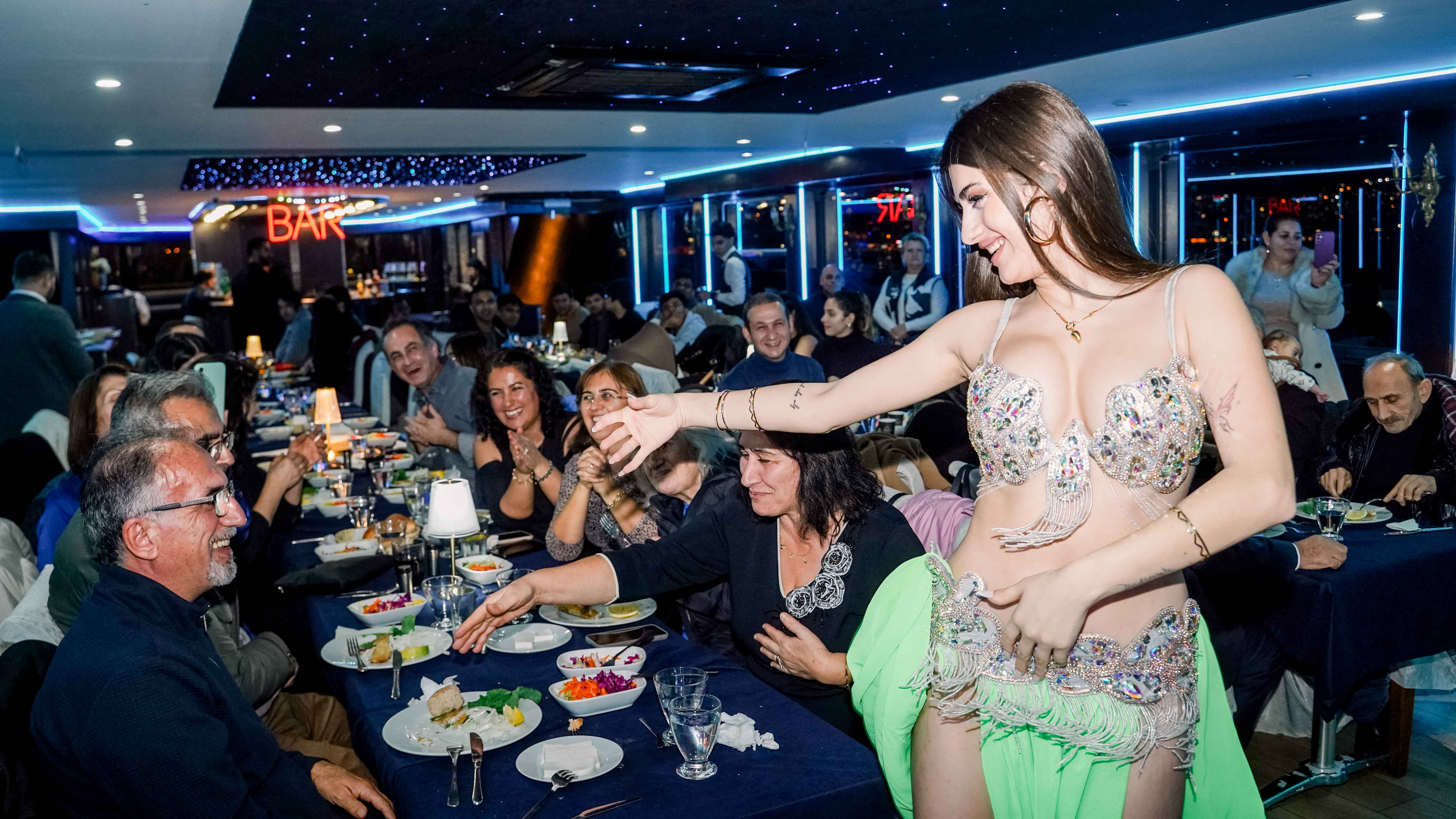 Glow Package 6 : BOSPHORUS DINNER CRUISE AND TURKISH SHOWS - VIP (FRONT) TABLE WITH ALCOHOL