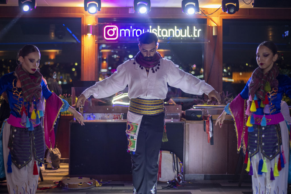 Sultan Package 1 : Bosphorus V.I.P Dinner Cruise & Turkish Night Shows