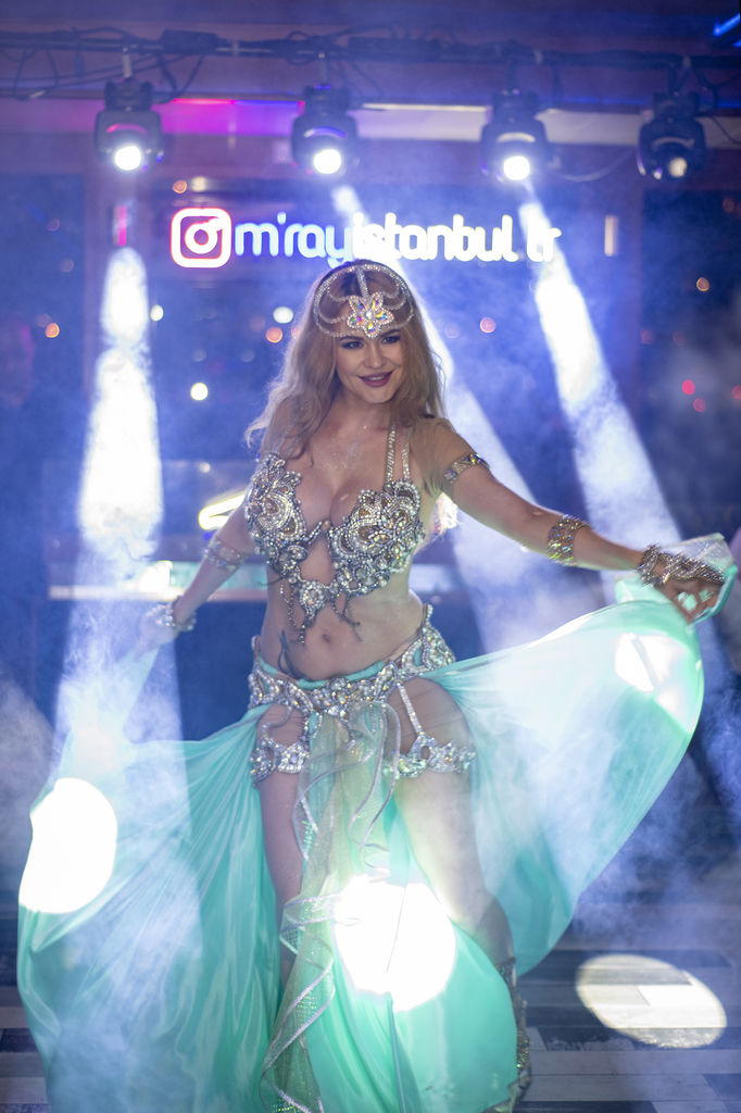 Sultania Package 3 : Bosphorus V.I.P Dinner Cruise & Turkish Night Shows ( VİP 1 ST ROW Table) 