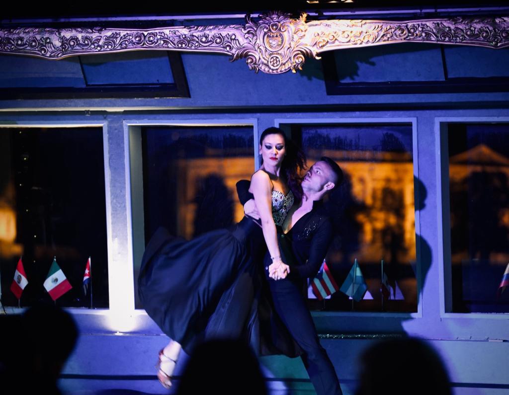 Fiesta Package 9 : Bosphorus Dinner Cruise ( Unlimited Soft Drinks + Dinner + Hotel Transfer + Turkish Show )- Close to Show Table